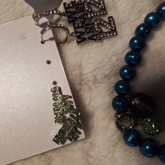 Seattle Seahawks Bracelet with Charms On It With 2 Pairs of Earrings.jewelry - Picture 3 of 5